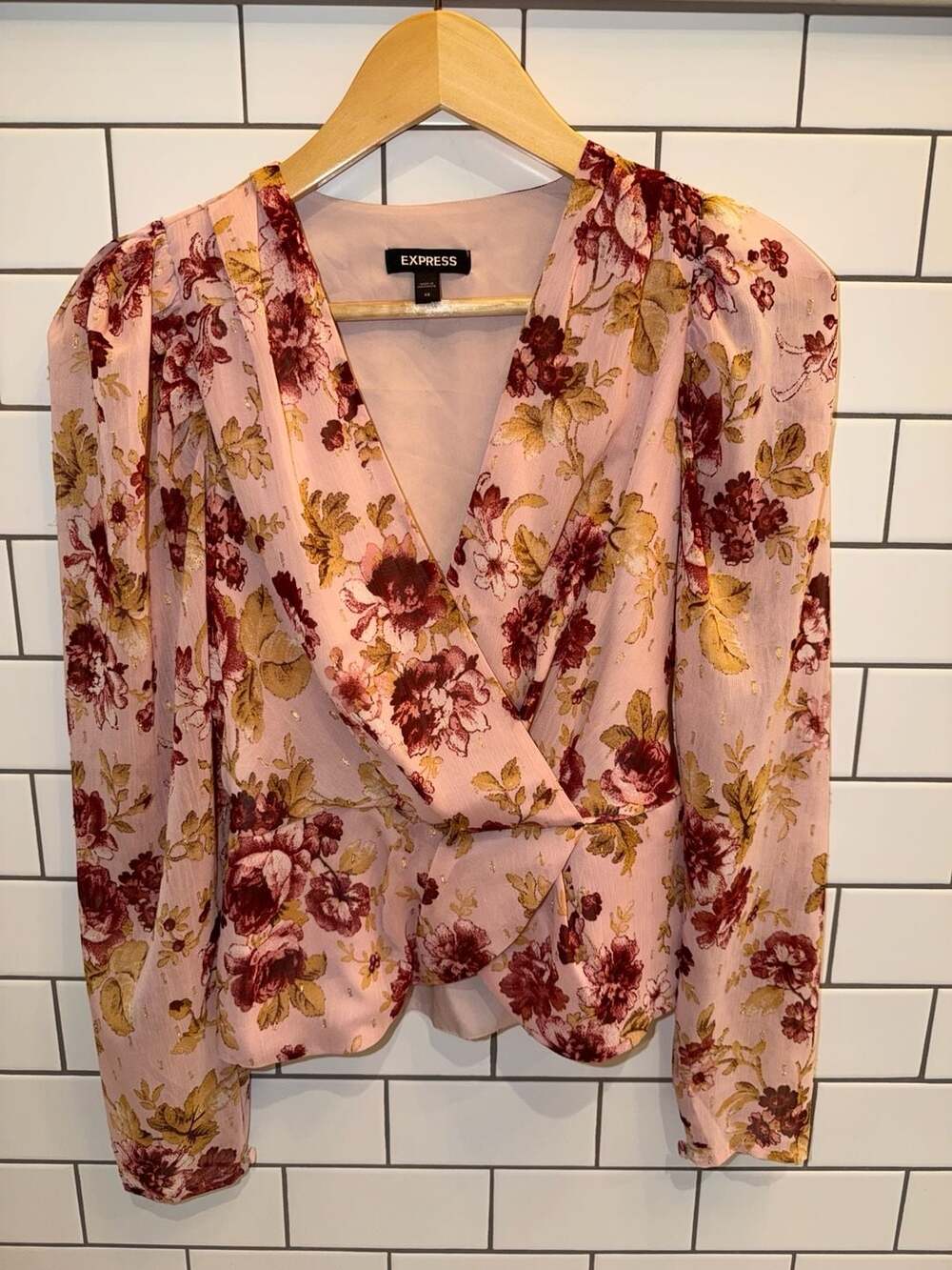 Express‎ Women's Pink Floral Metallic Faux Wrap Peplum Long Sleeve Blouse